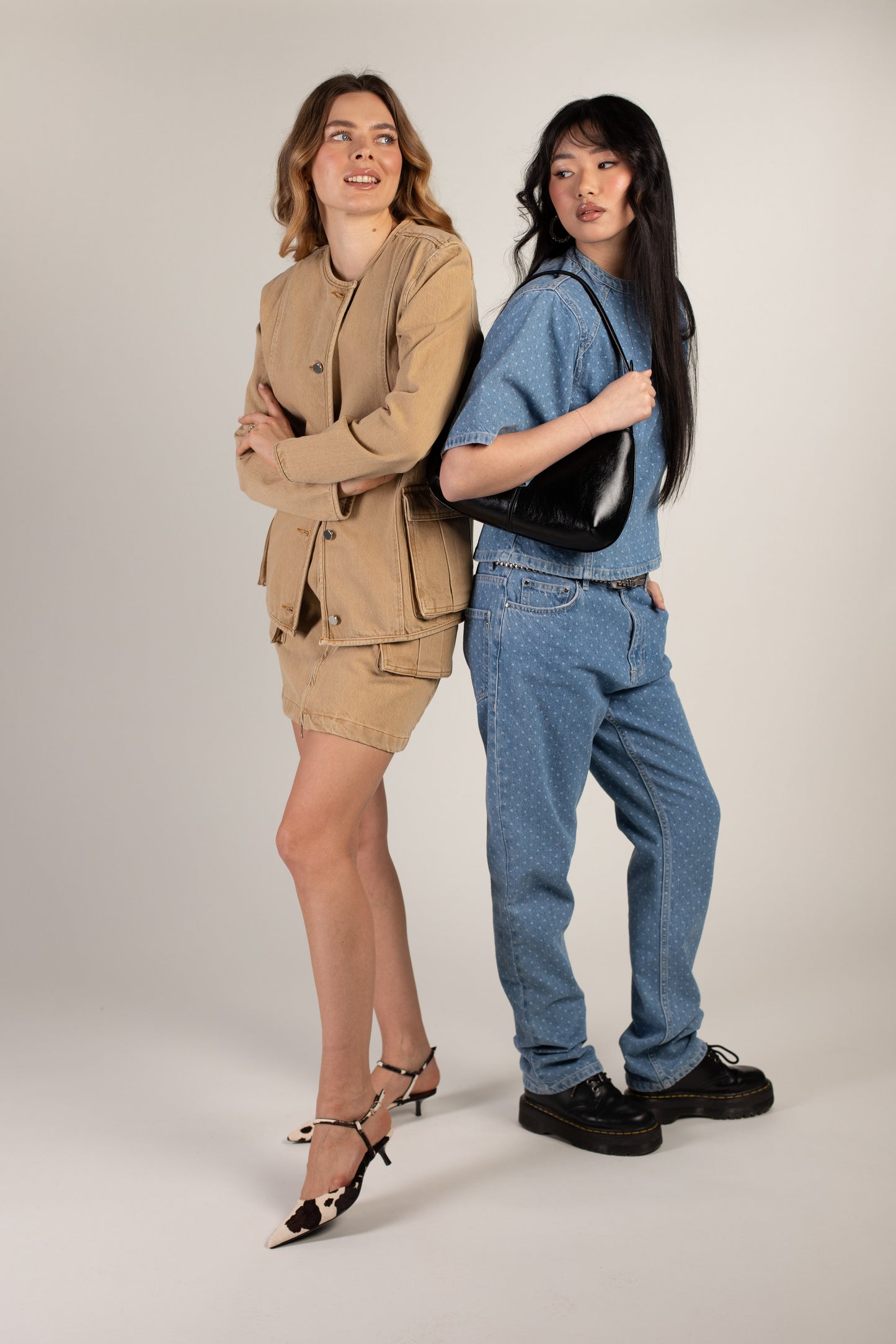 Custommade - Beżowa Kurtka Jeansowa z Kieszeniami