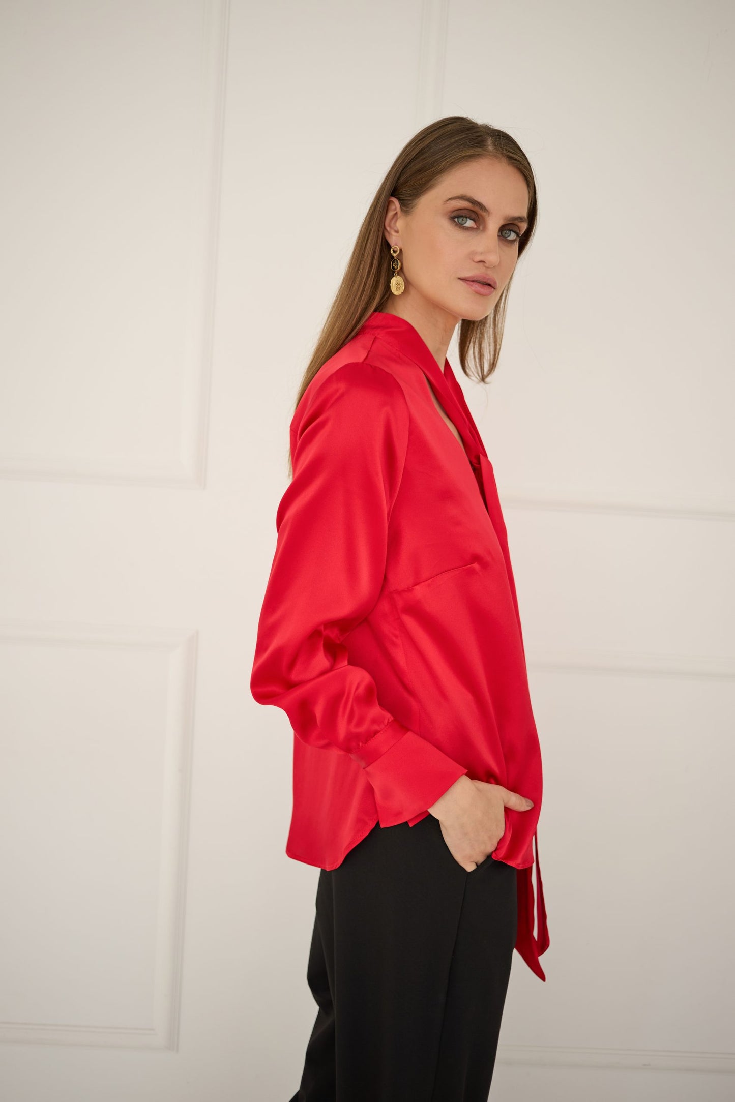 Jedwabna bluzka z szarfą czerwona