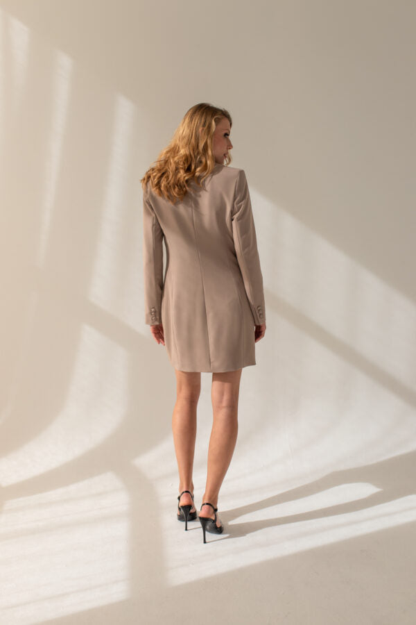 Sukienka marynarkowa beż